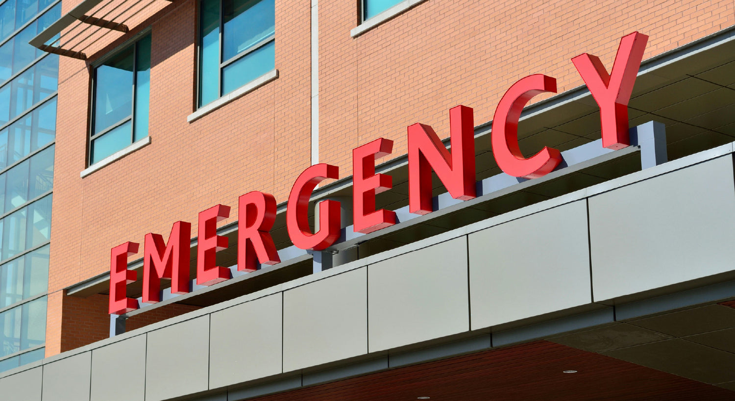 Sign that says EMERGENCY in red letters on a building